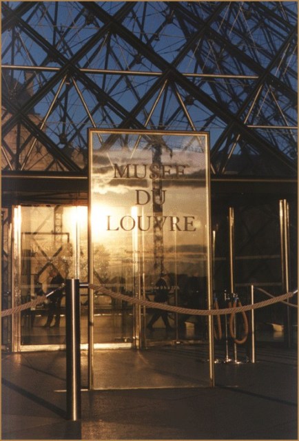 Louvre, entrance at sun-down